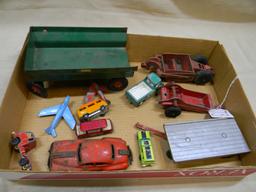 FLAT W/ HUBLY MANURE SPREADER, AUBURN PLASTIC TOY,