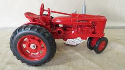 ERTL MCCORMICK FARMALL TRACTOR