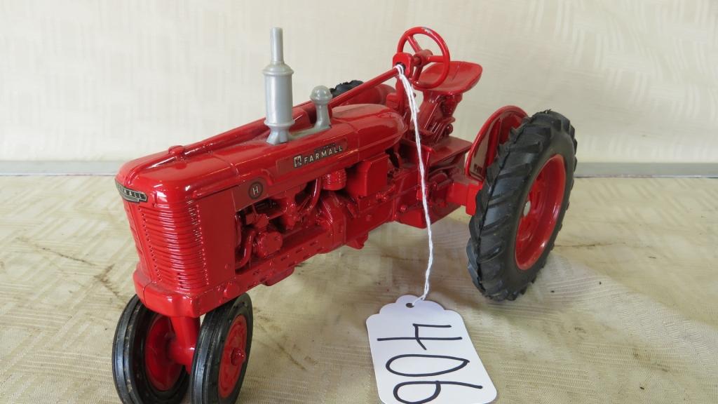 ERTL MCCORMICK FARMALL TRACTOR