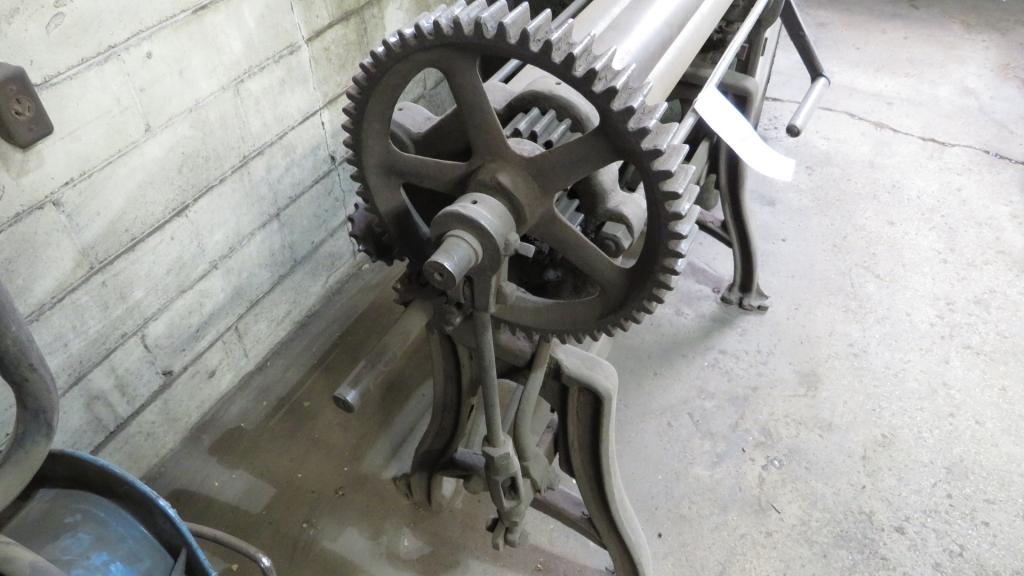 BERTSCH AND COMPANY 3' SHEET METAL ROLLER