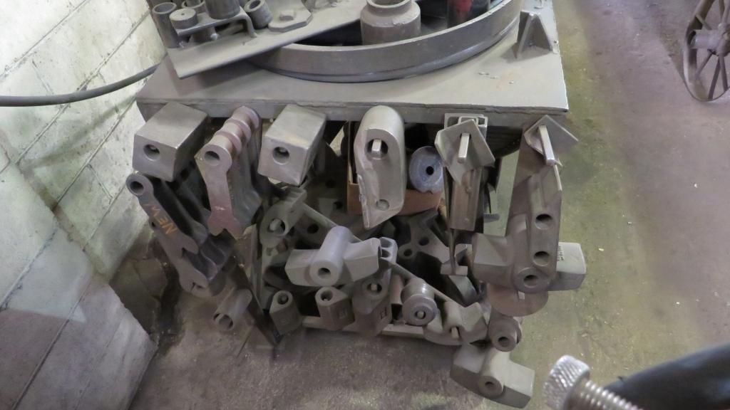PIPE BENDER ON STAND WITH DIES