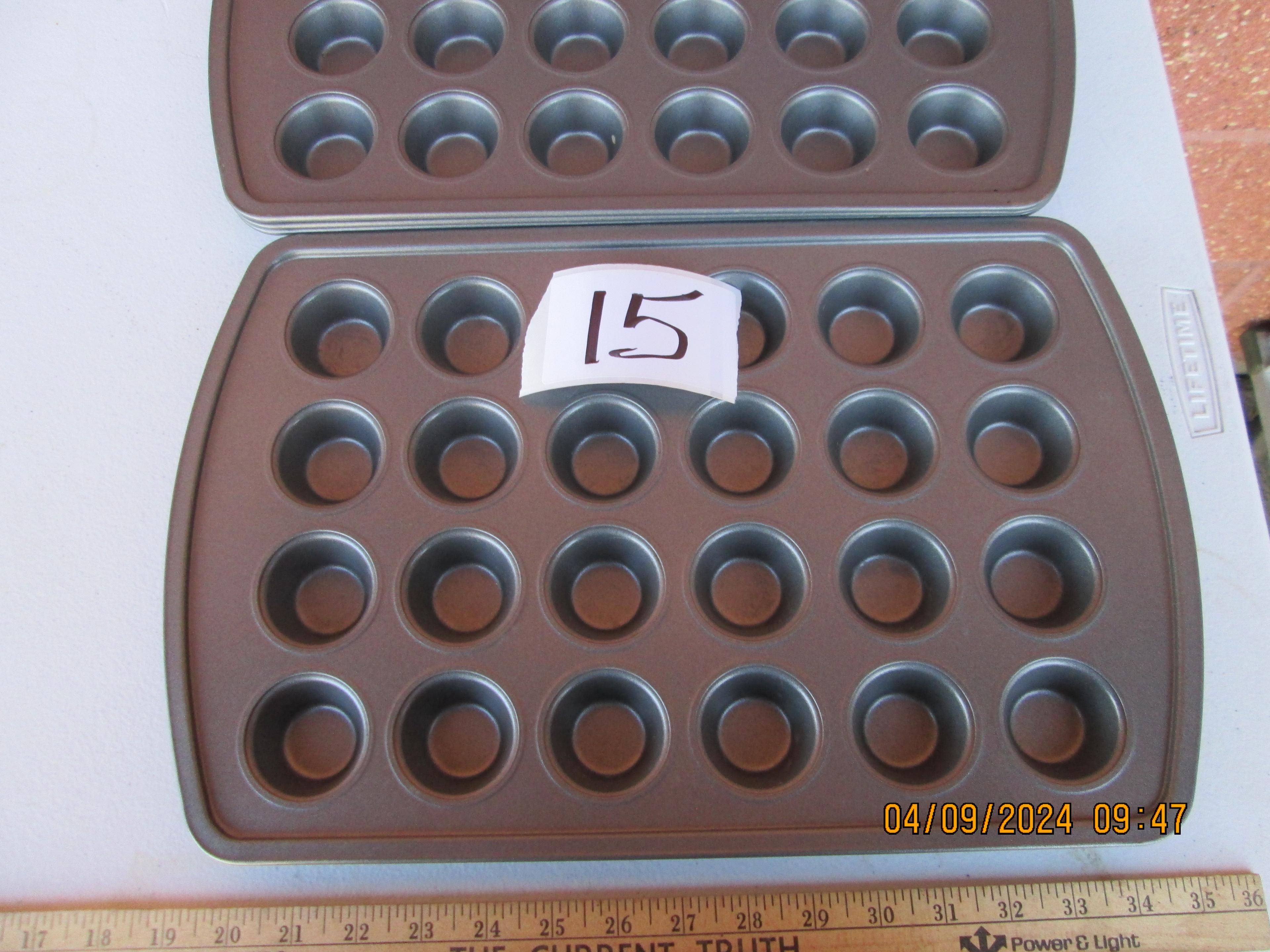 4 Mini Muffin Pans