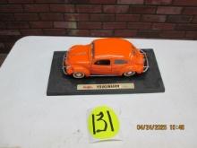 Maisto Die Cast 1951 1.24 Scale Volkswagen on Stand