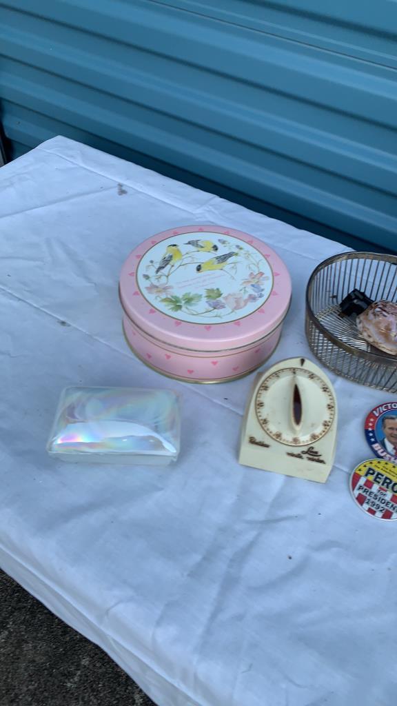 Clinton pins Misc items