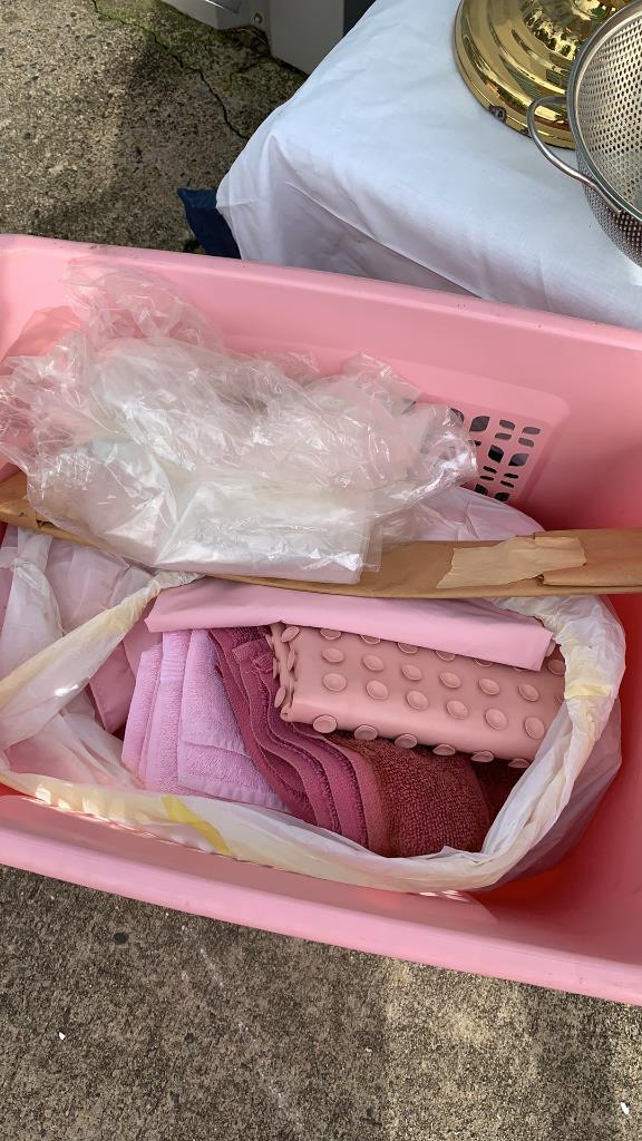 Pink bath towels Paintable plaster model and lamp shades and electric can o