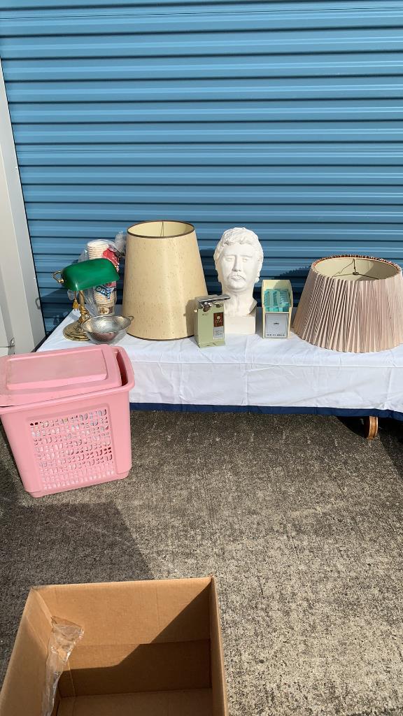 Pink bath towels Paintable plaster model and lamp shades and electric can o