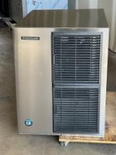 Hoshizaki KM-660MAJ 650lb. Slim-Line Modular Crescent Cuber Icemaker Head Air-Cooled 115V 1PH