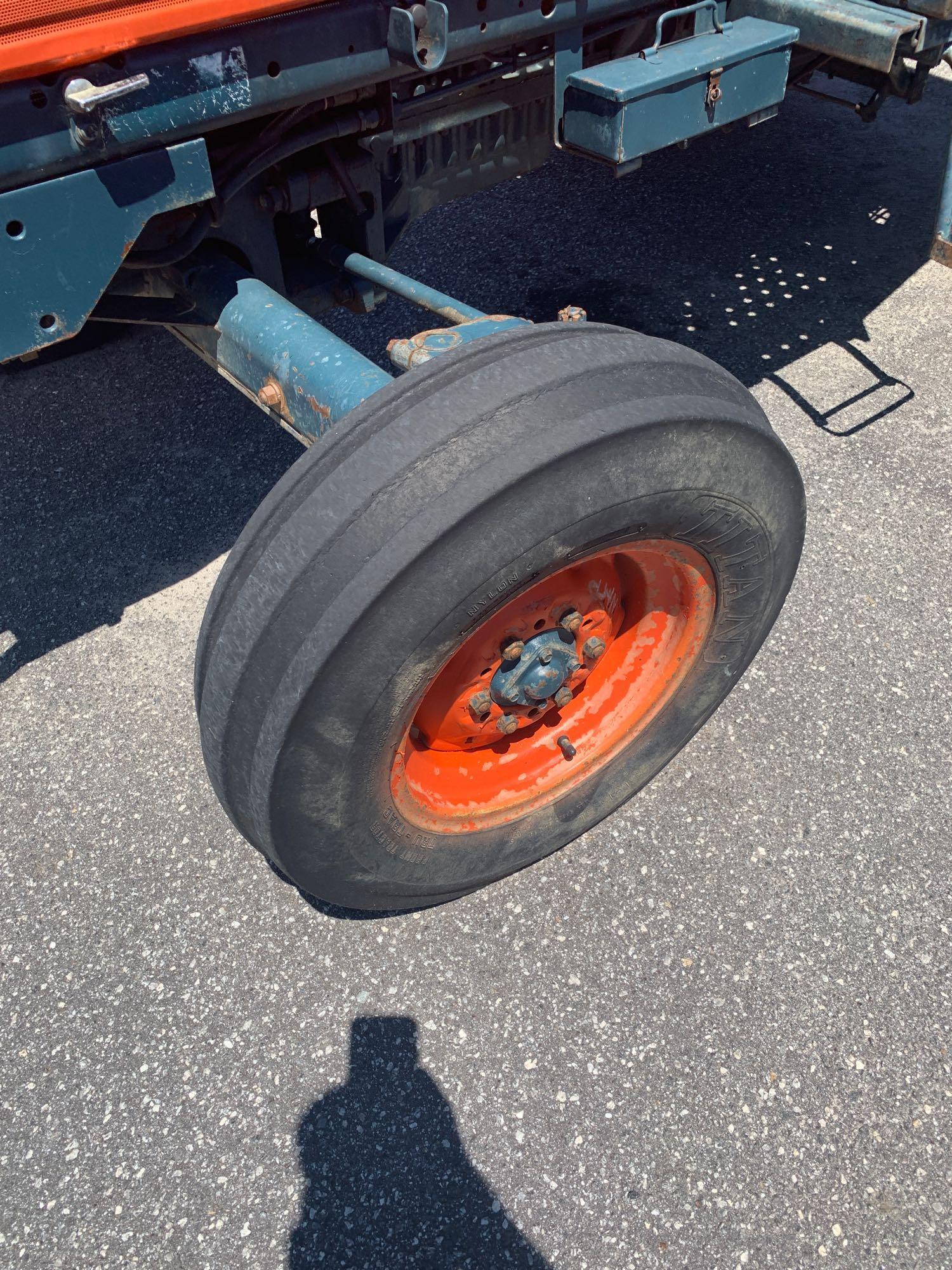 Kubota M4950 Tractor