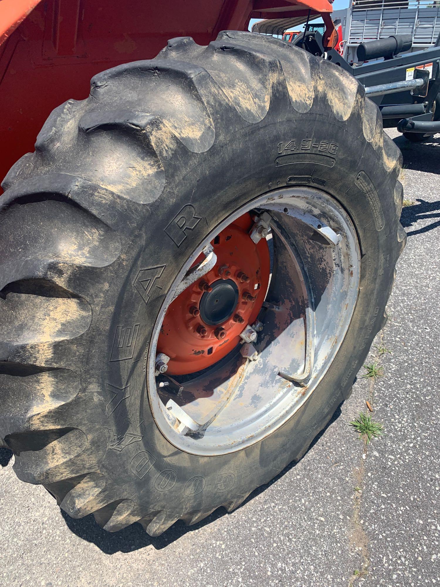 Kubota M4950 Tractor