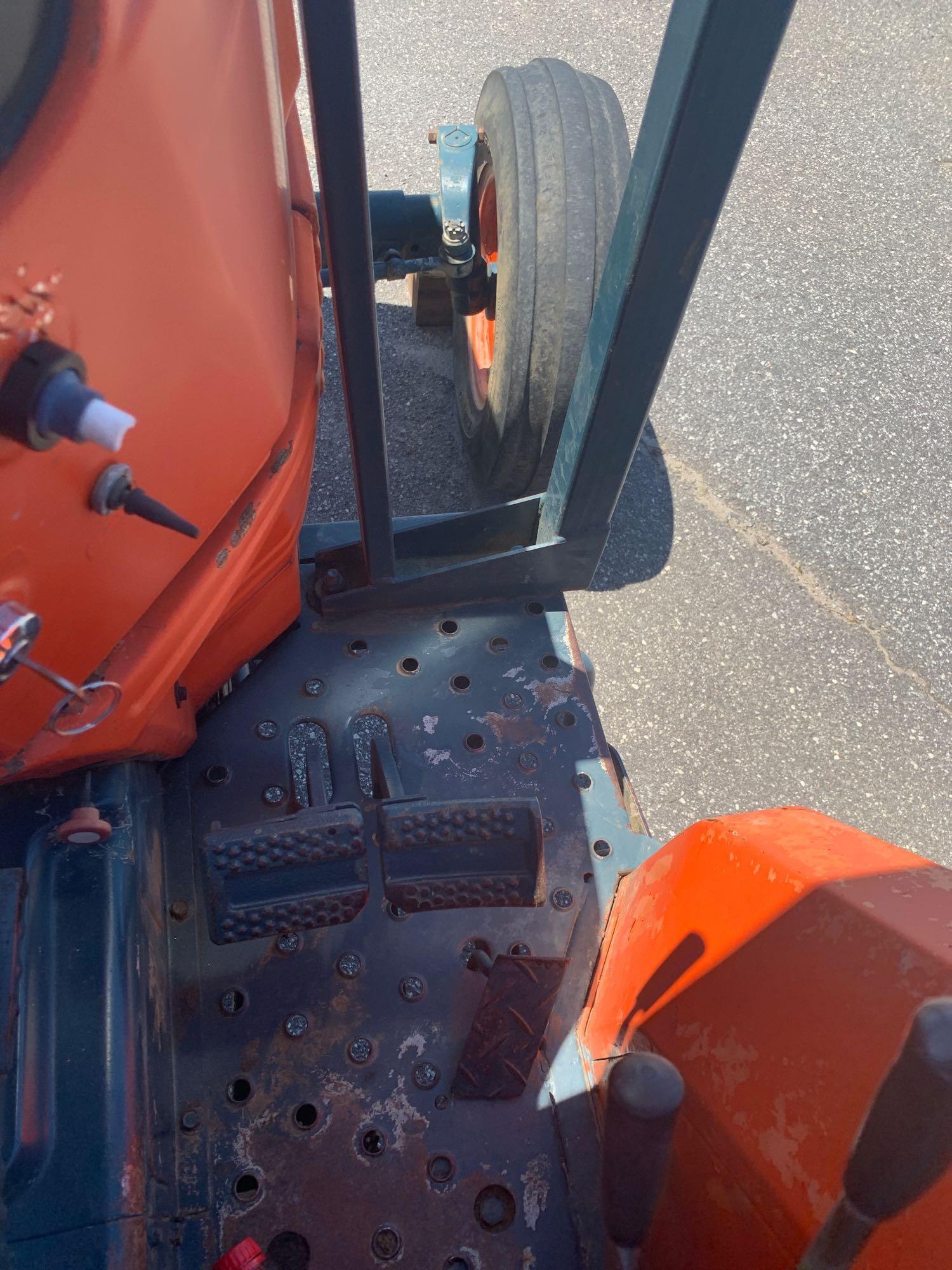 Kubota M4950 Tractor
