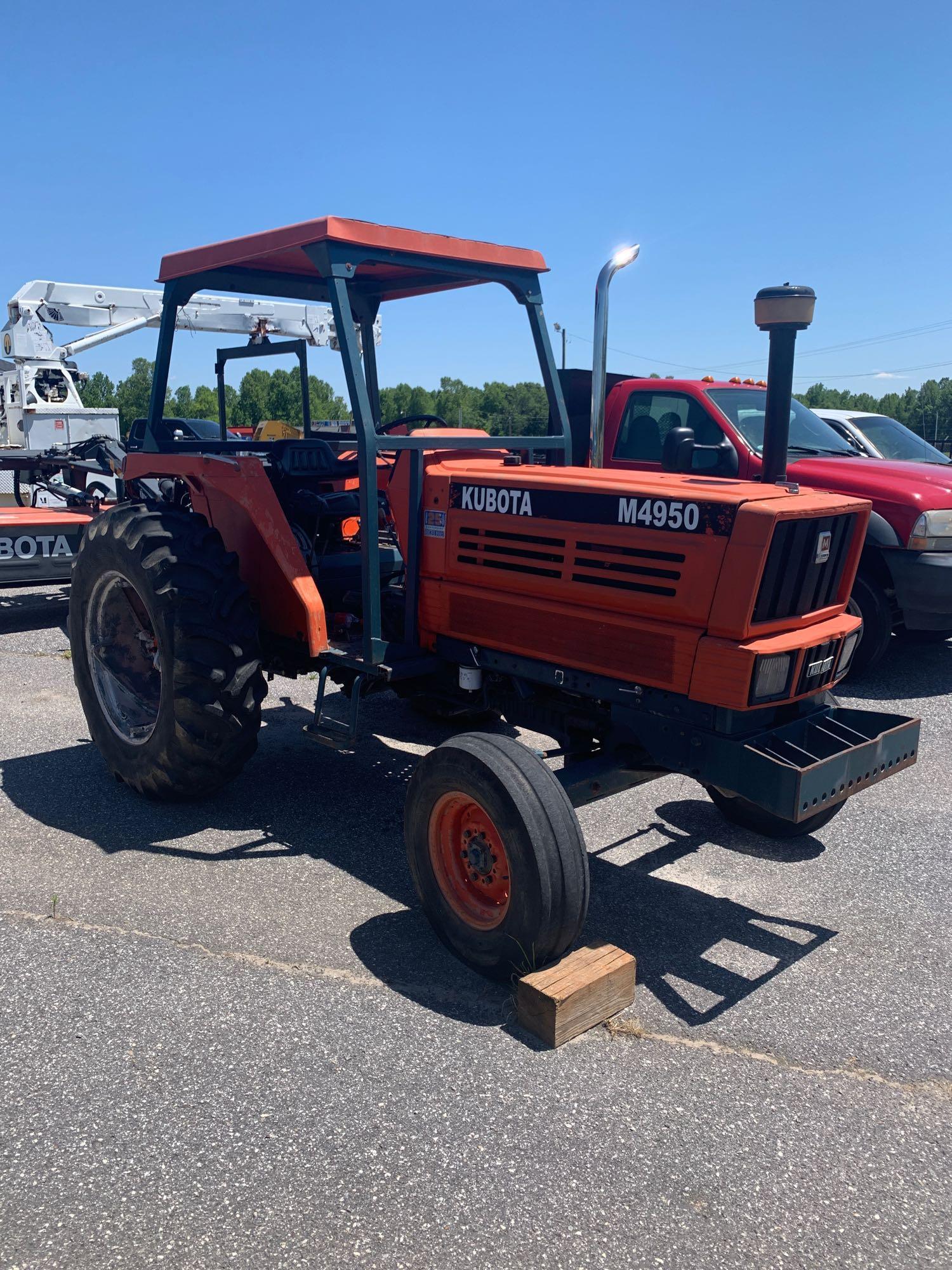 Kubota M4950 Tractor
