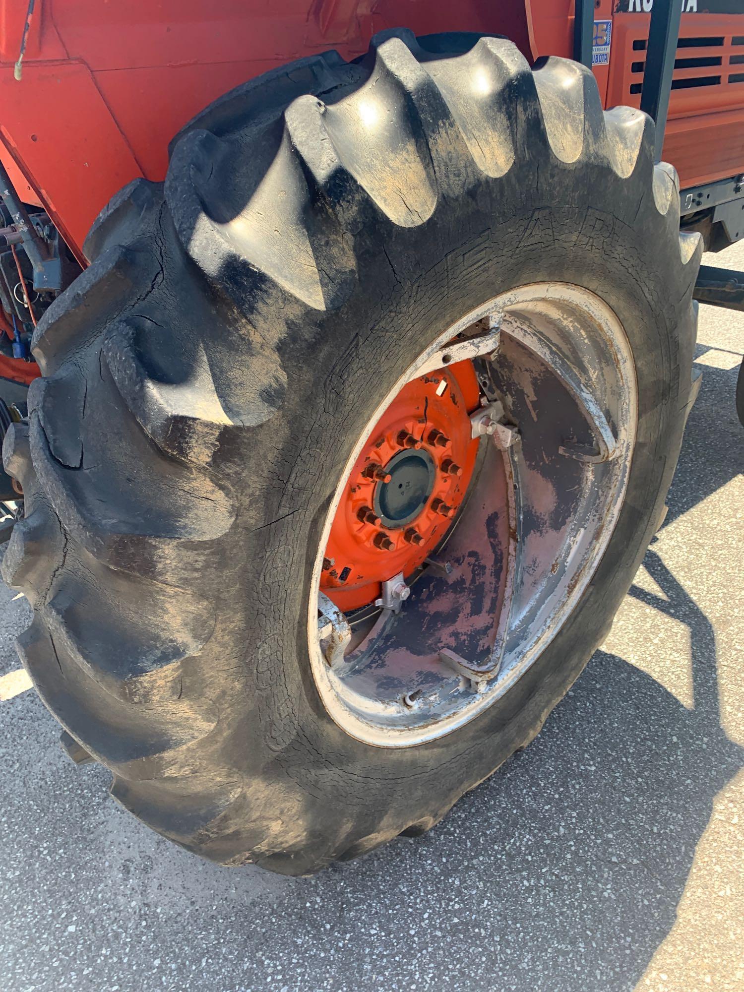 Kubota M4950 Tractor