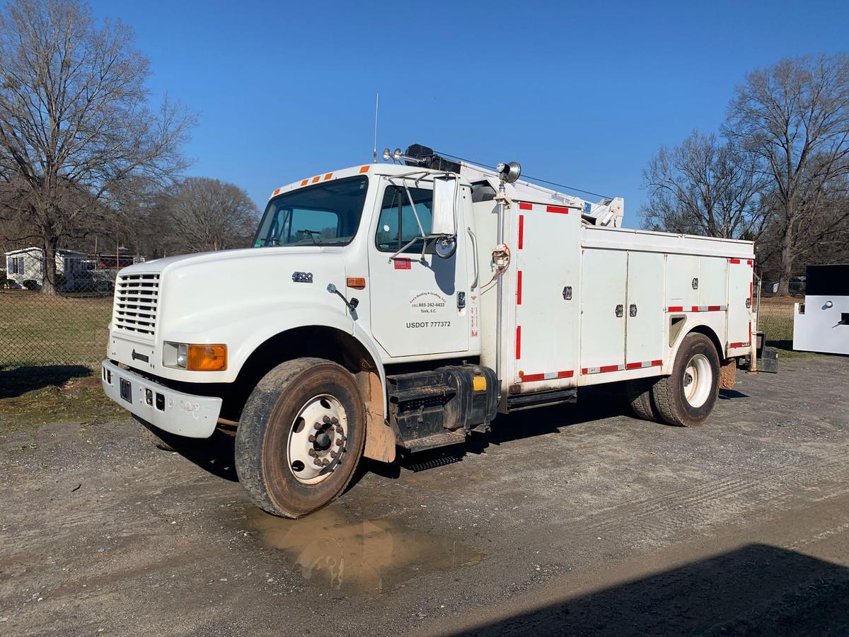 2000 International 4700 S/A Mechanics Truck