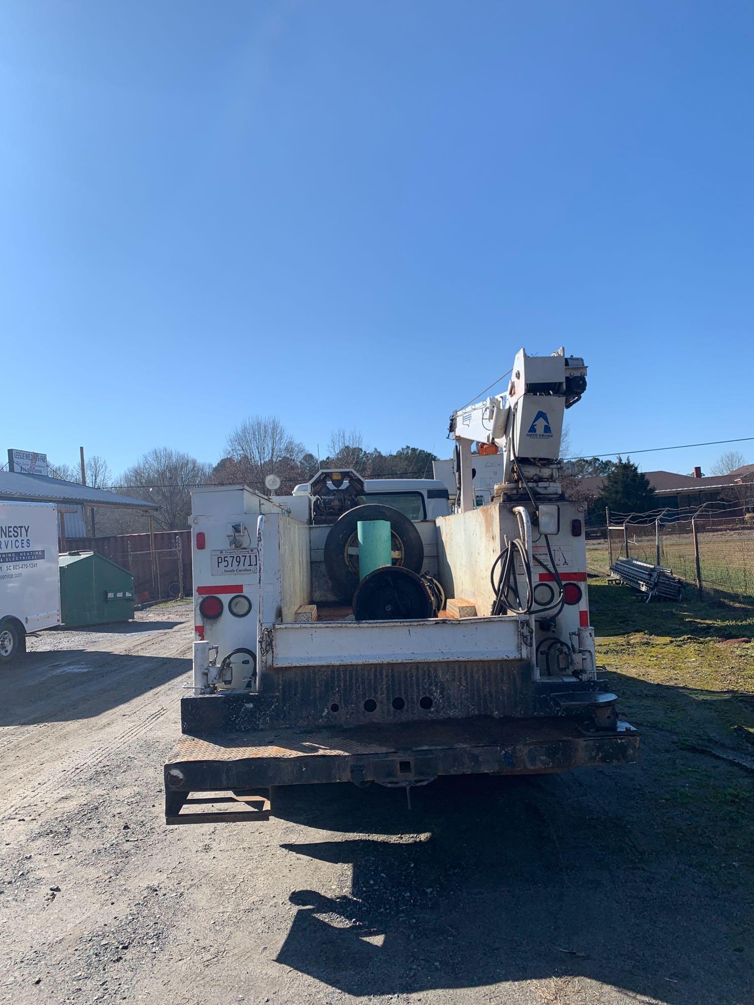 2000 International 4700 S/A Mechanics Truck