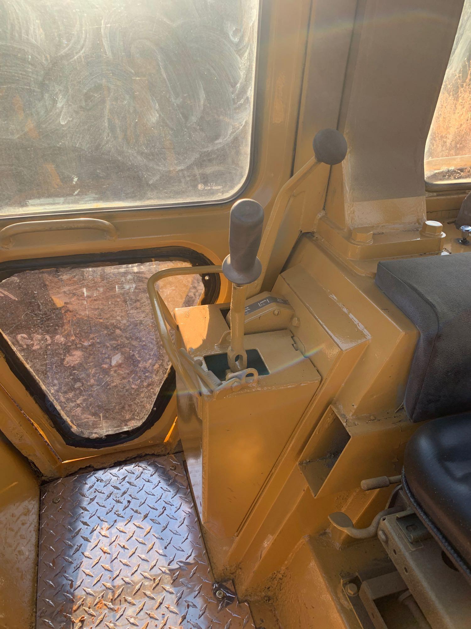 Caterpillar 943 Crawler Loader
