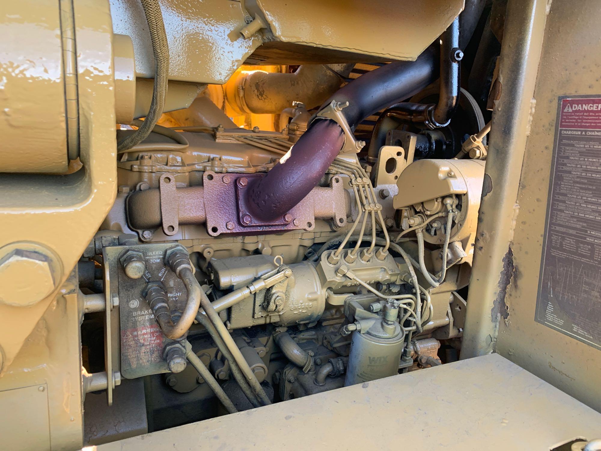 Caterpillar 943 Crawler Loader