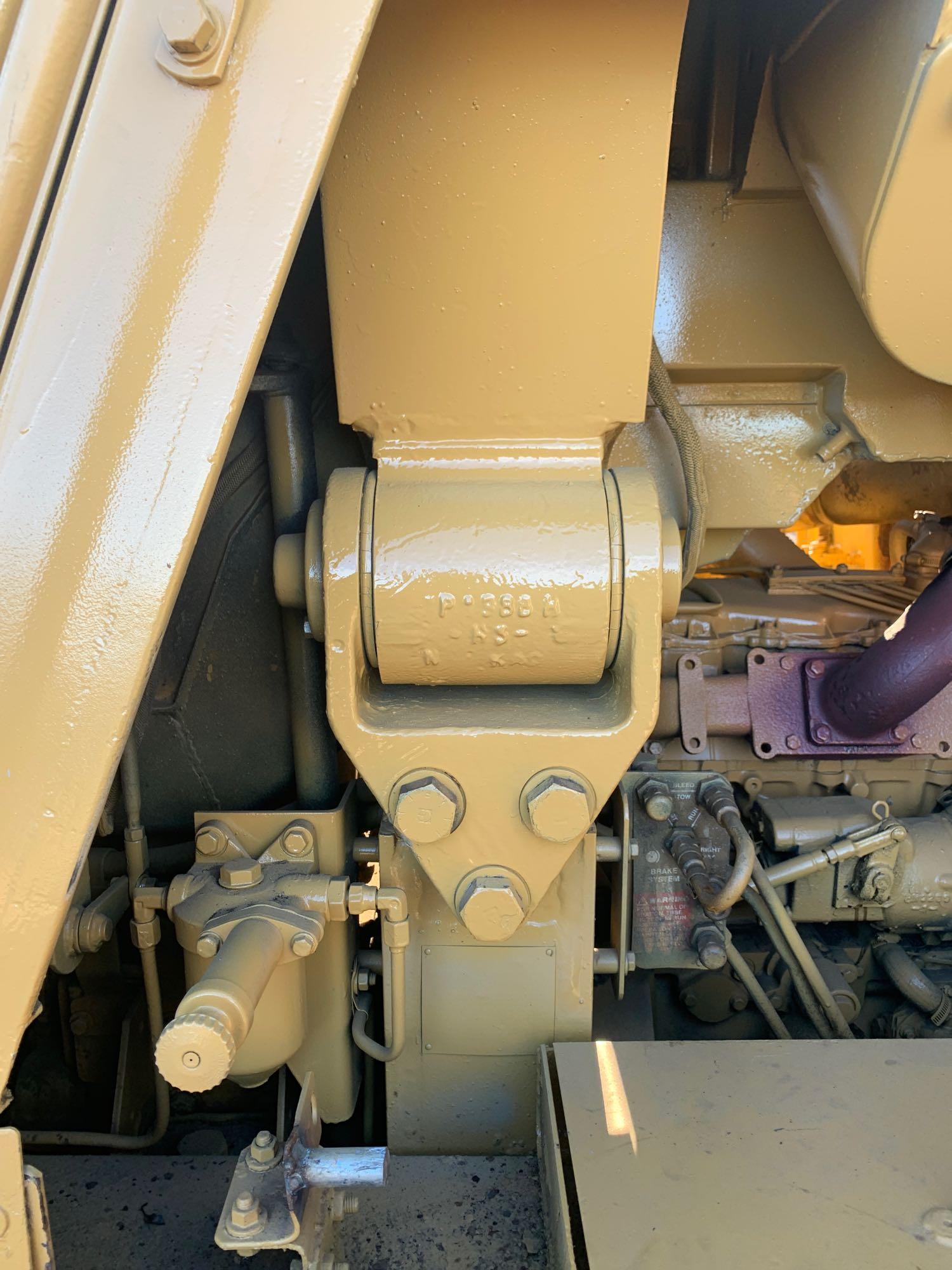 Caterpillar 943 Crawler Loader