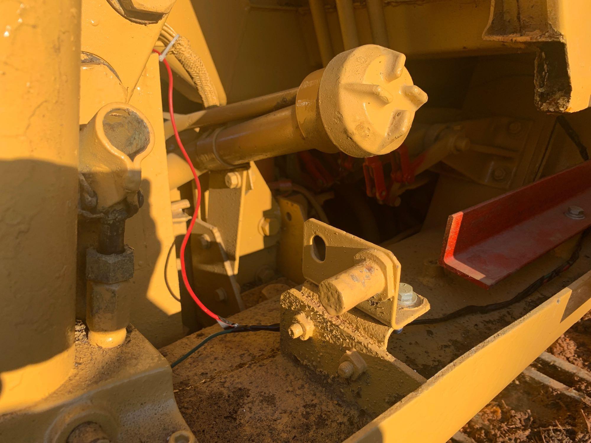Caterpillar 943 Crawler Loader