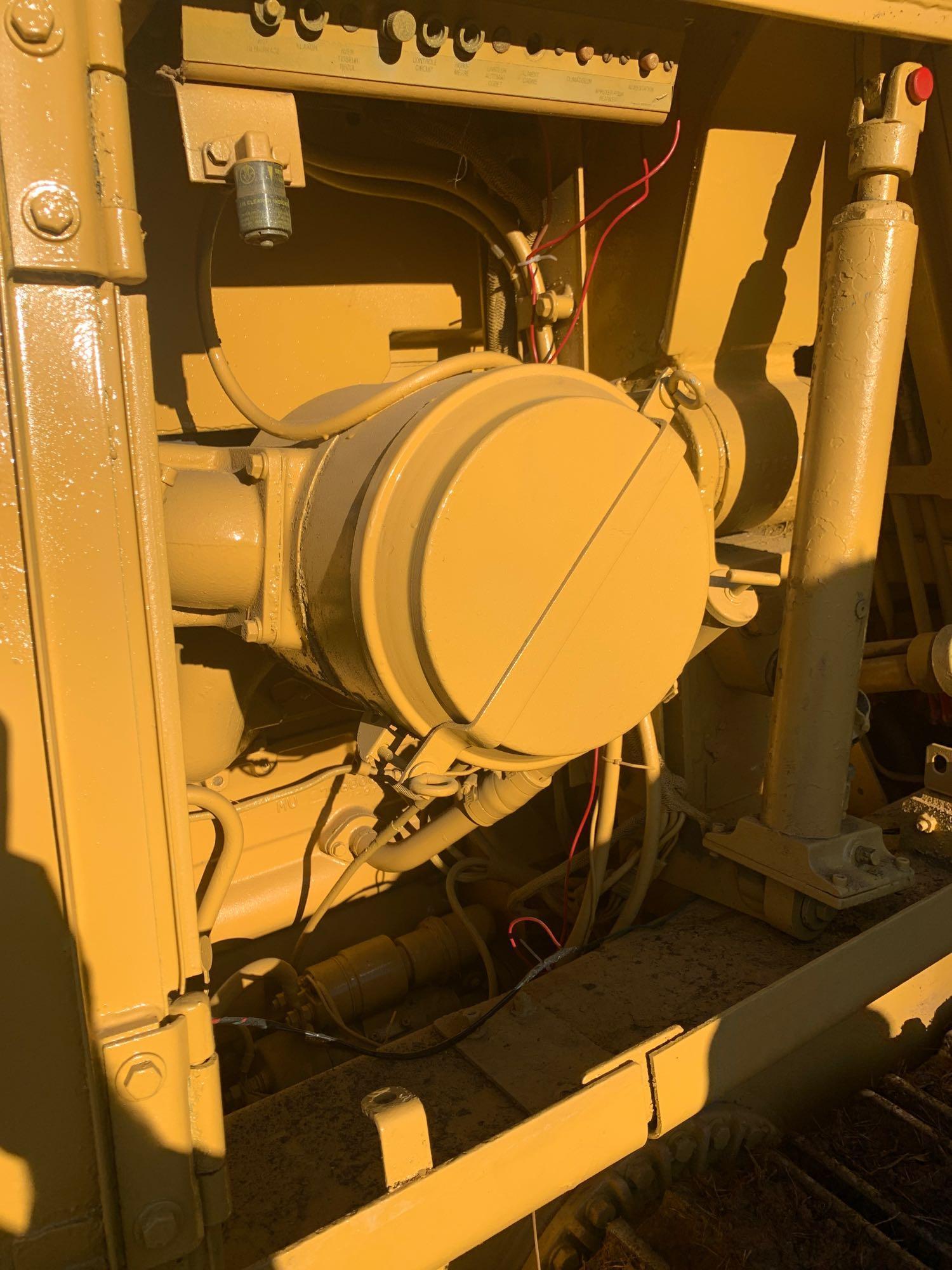 Caterpillar 943 Crawler Loader