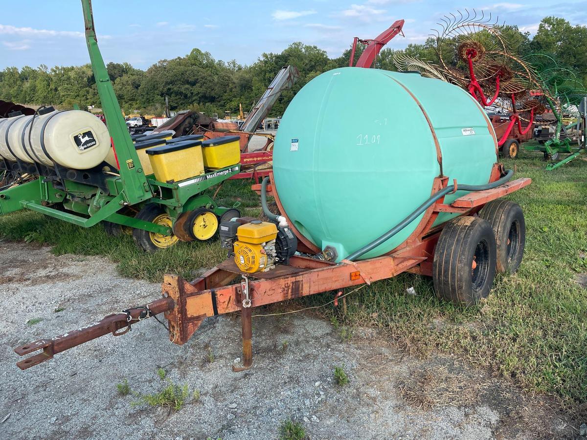 Snyder 900 Gallon Poly Tank w/Pump and Hoses