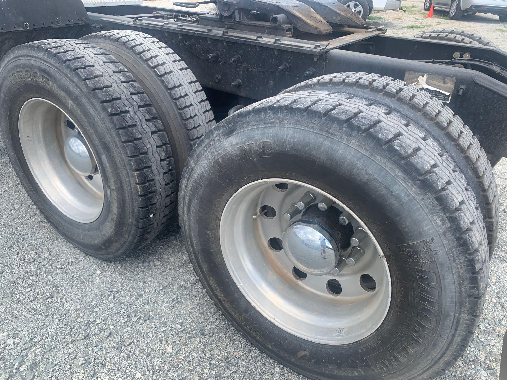 2006 Mack CHN613 T/A Truck Tractor
