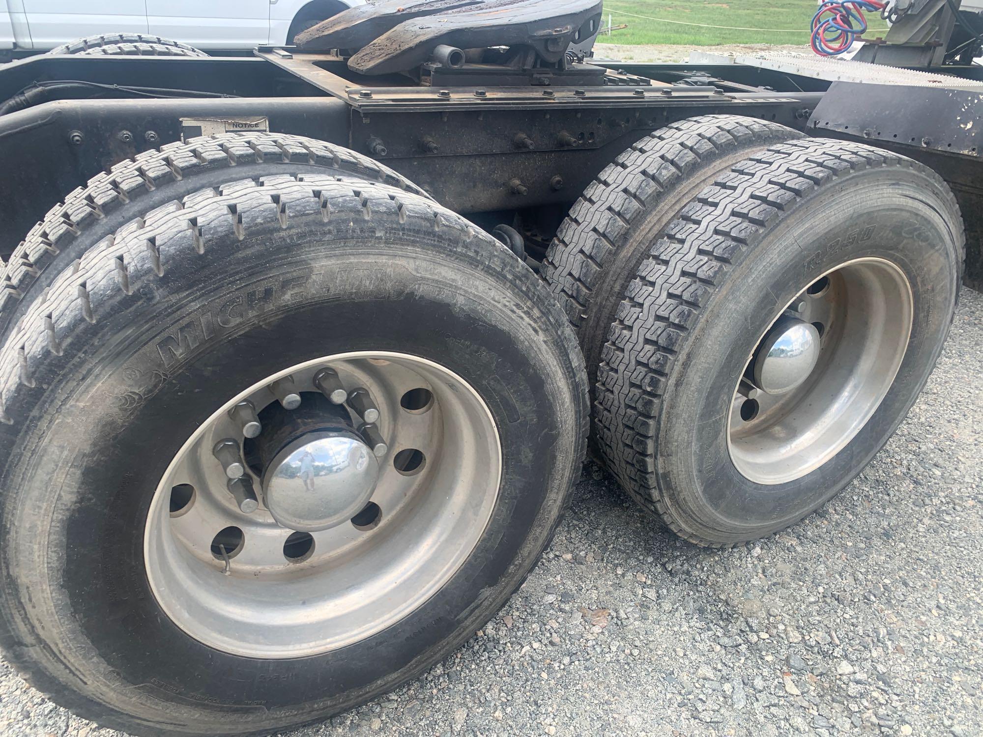 2006 Mack CHN613 T/A Truck Tractor