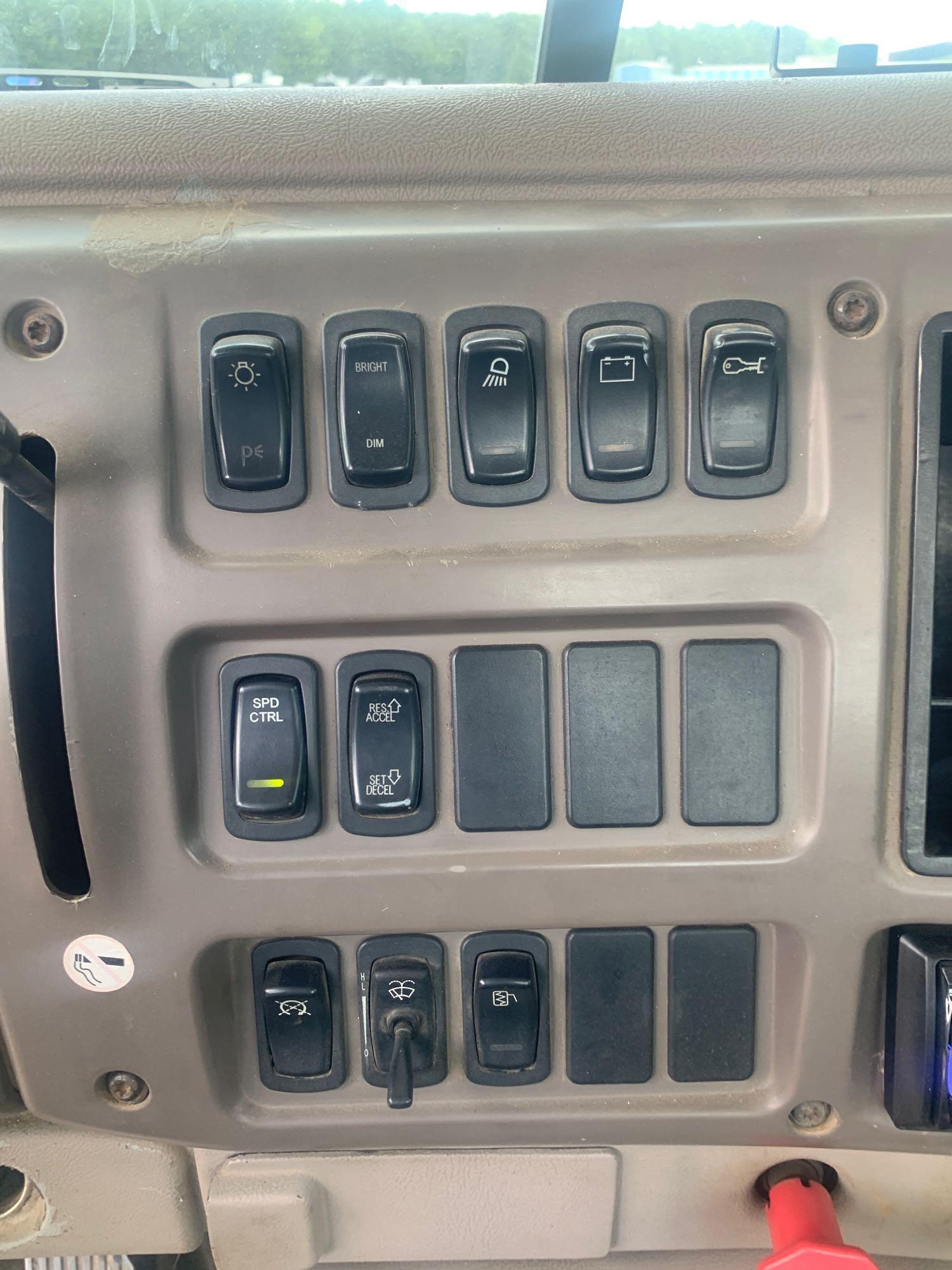 2006 Mack CHN613 T/A Truck Tractor