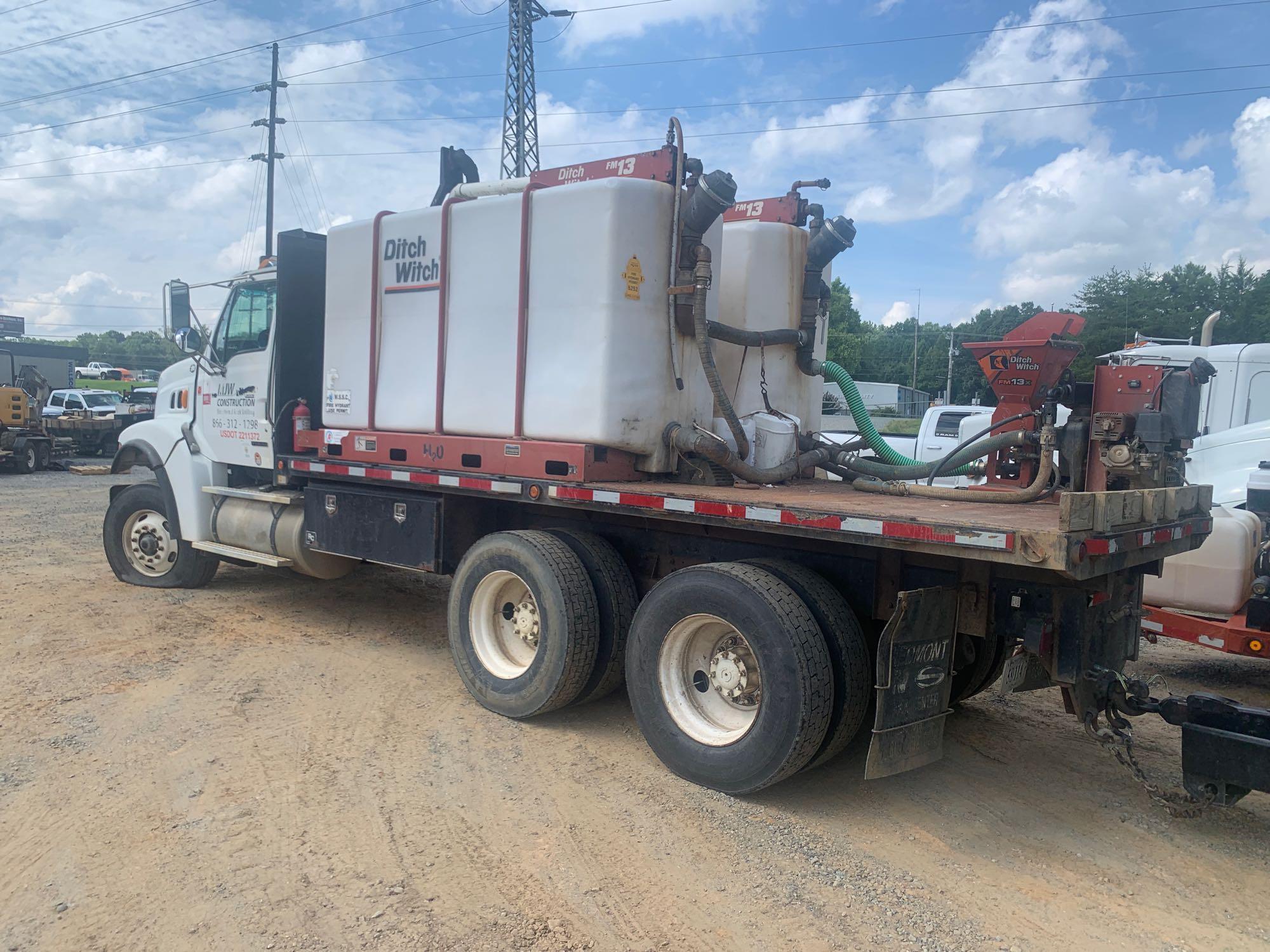 2003 Sterling L9500 T/A Mud Mixer Truck
