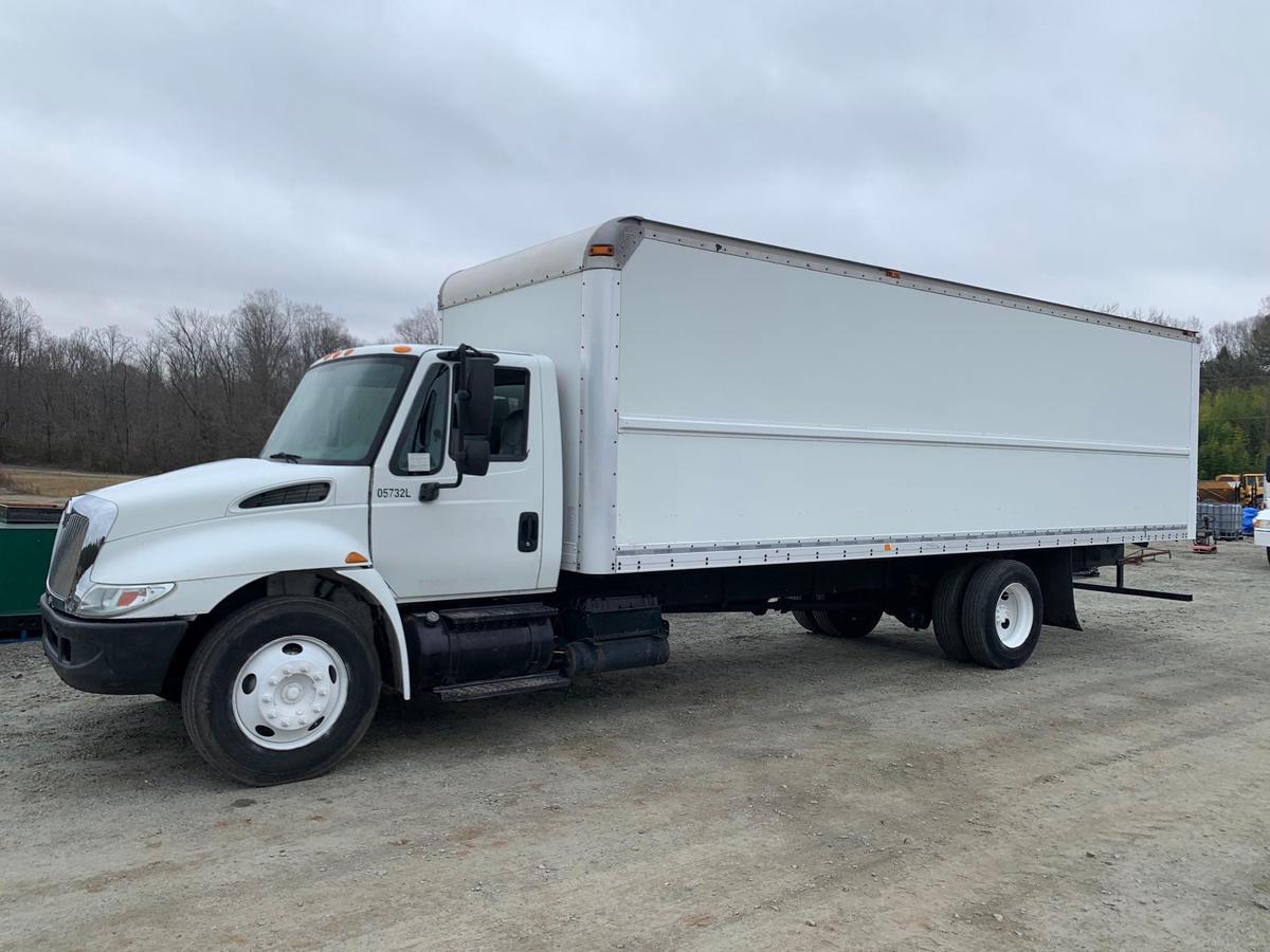 2004 INTERNATIONAL 4300 S/A 25FT BOX TRUCK