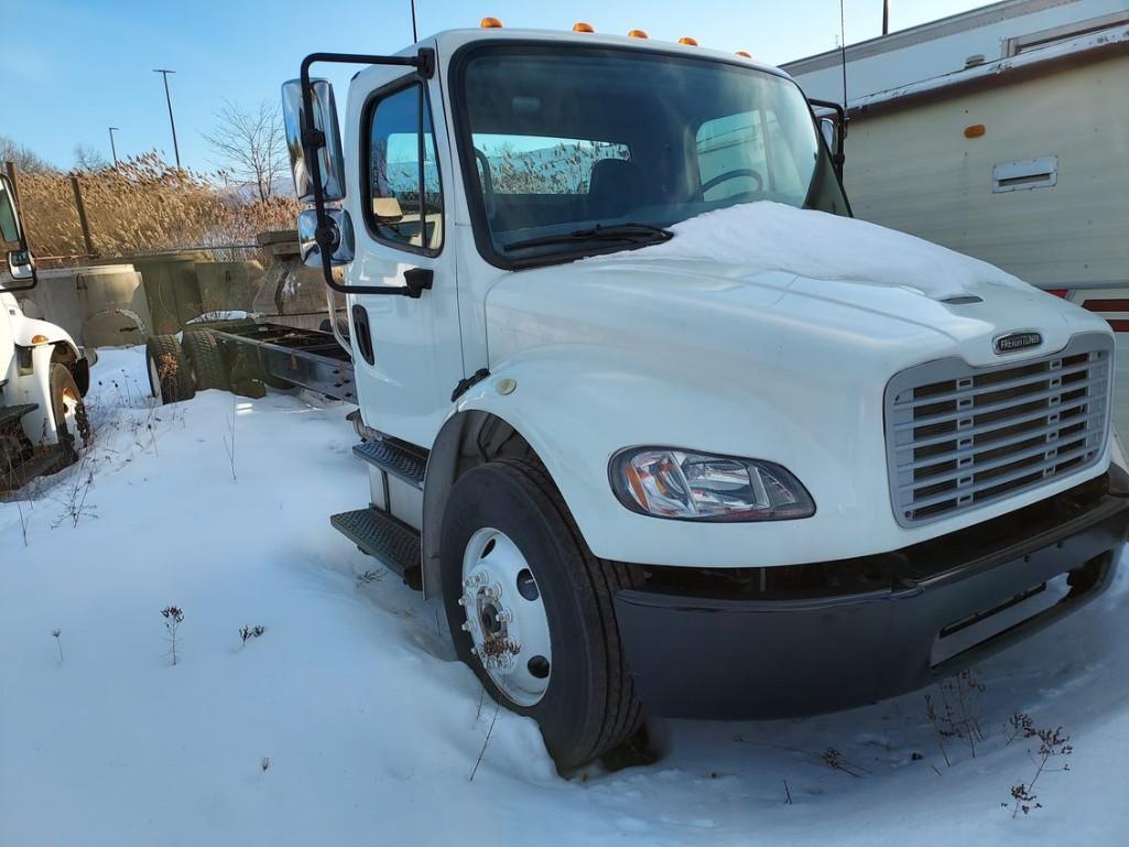 2015 Freightliner M2 S/A CAB & CHASSIS TRUCK