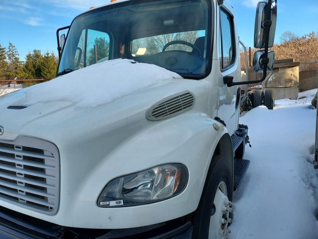 2015 Freightliner M2 S/A CAB & CHASSIS TRUCK