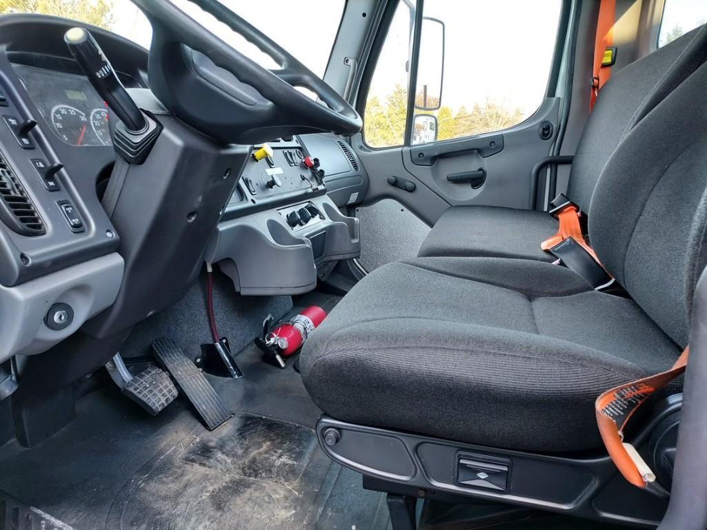 2015 Freightliner M2 S/A CAB & CHASSIS TRUCK