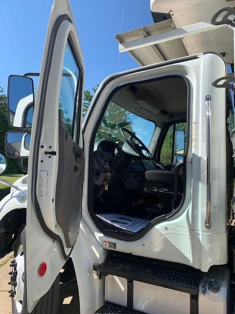 2017 Freightliner M2 S/A REEFER TRUCK - FLEET MAINTAINED