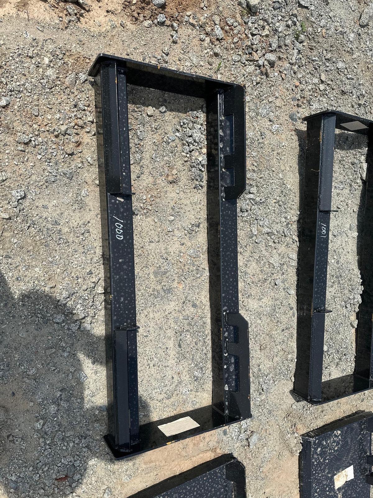 SKID STEER MOUNTING BRACKET