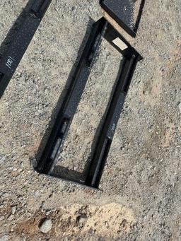 SKID STEER MOUNTING BRACKET