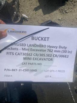 LandHero 30IN Heavy Duty Mini Excavator Bucket