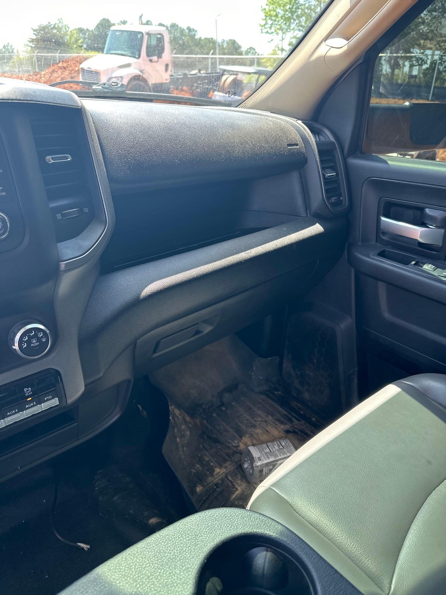 2019 DODGE RAM 3500 S/A CREW CAB SERVICE BODY TRUCK
