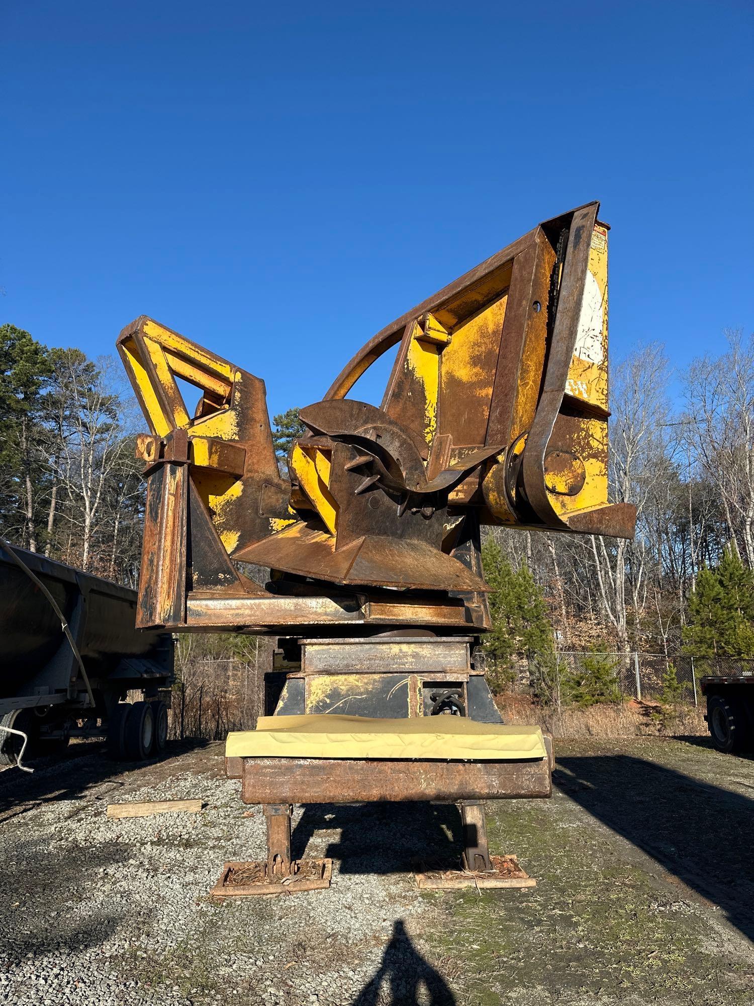 2011 JOHN DEERE 437D TRAILER MOUNTED KNUCKLE BOOM LOG LOADER WITH CSI CUTTING TABLE