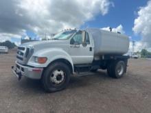 2005 FORD F-750 2000 GALLON WATER TRUCK