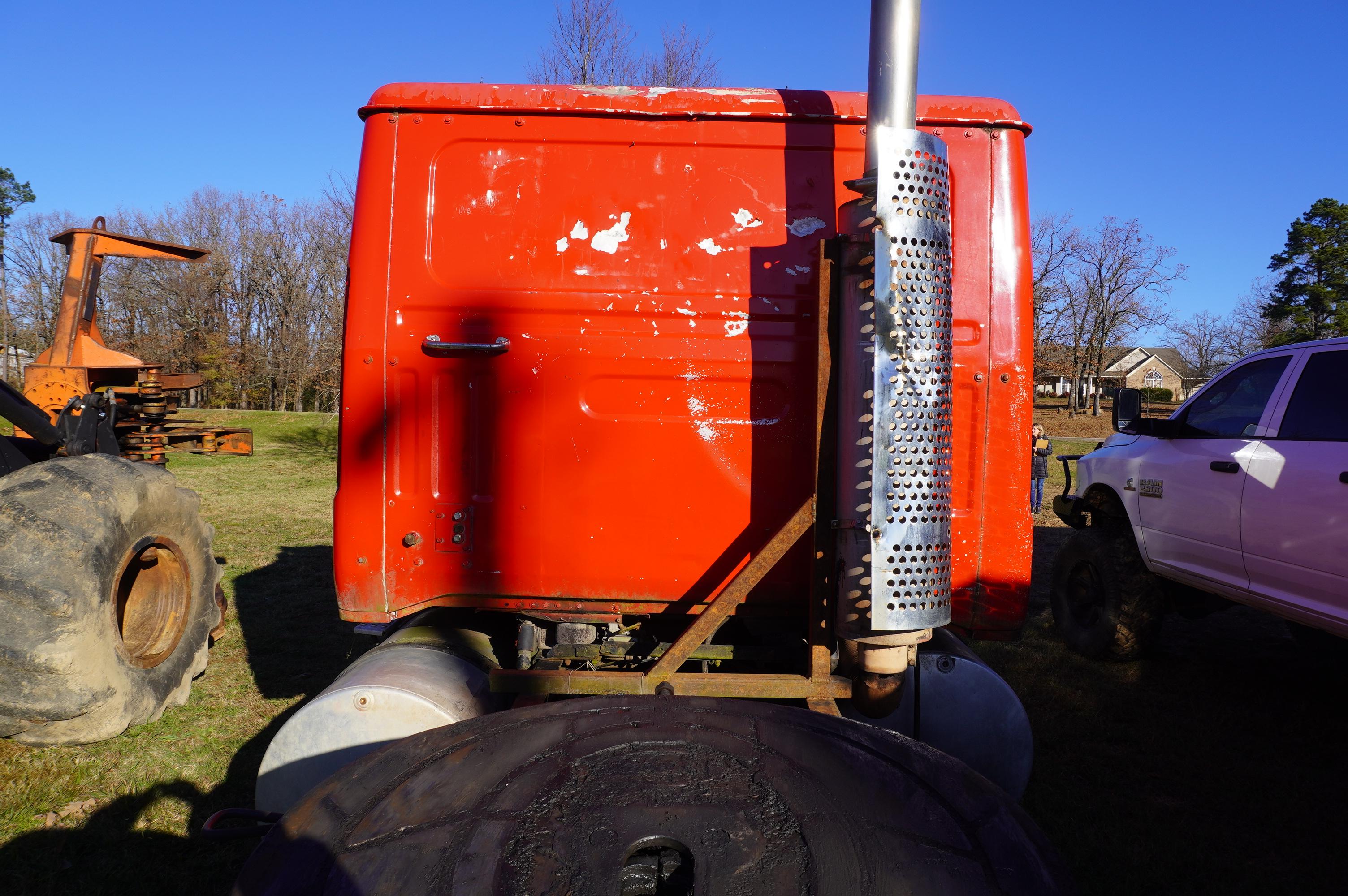 1986 Volvo Single Wheel Semi-Truck