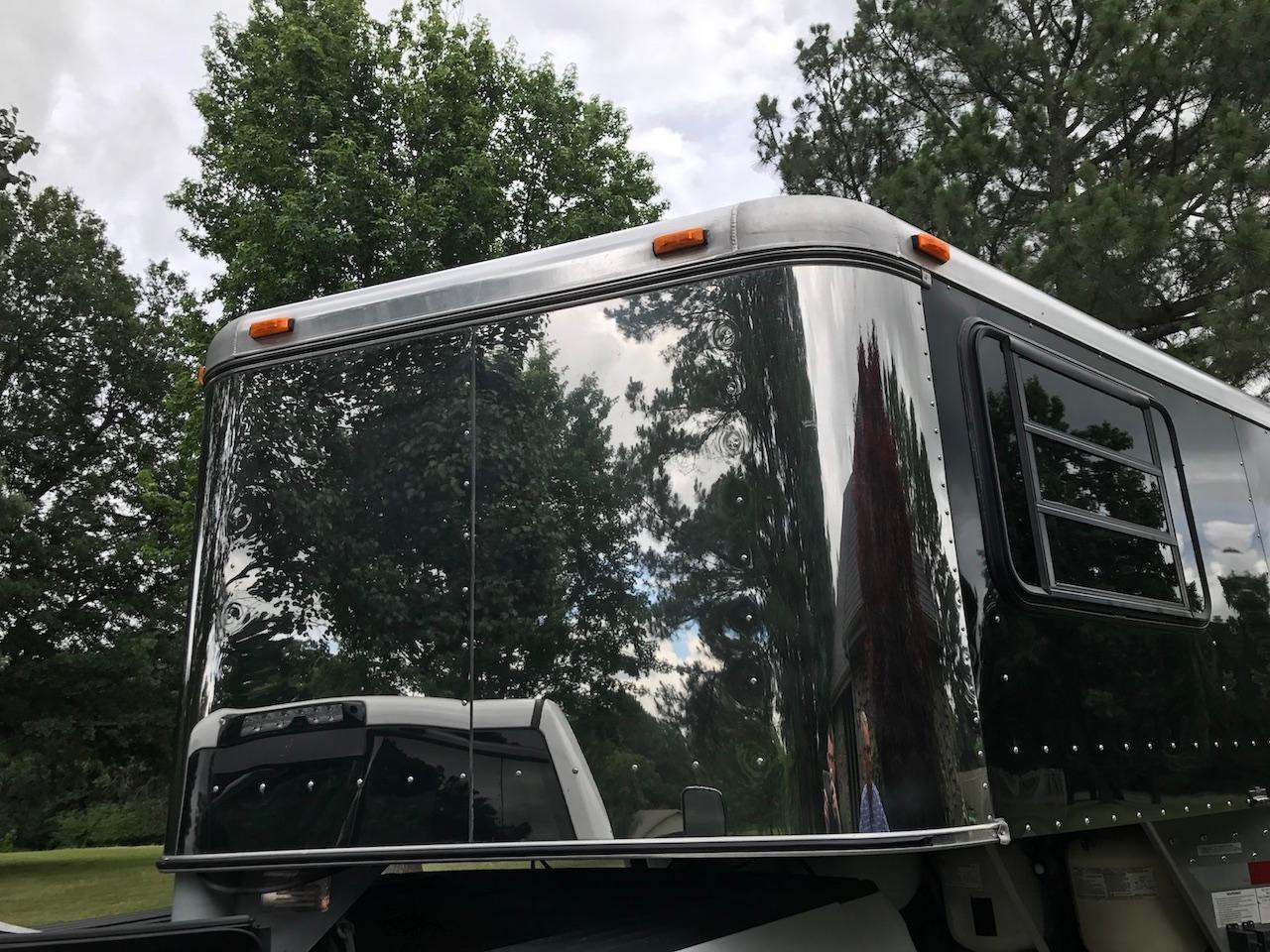 32 FT Sundowner Sunlite Toy Hauler