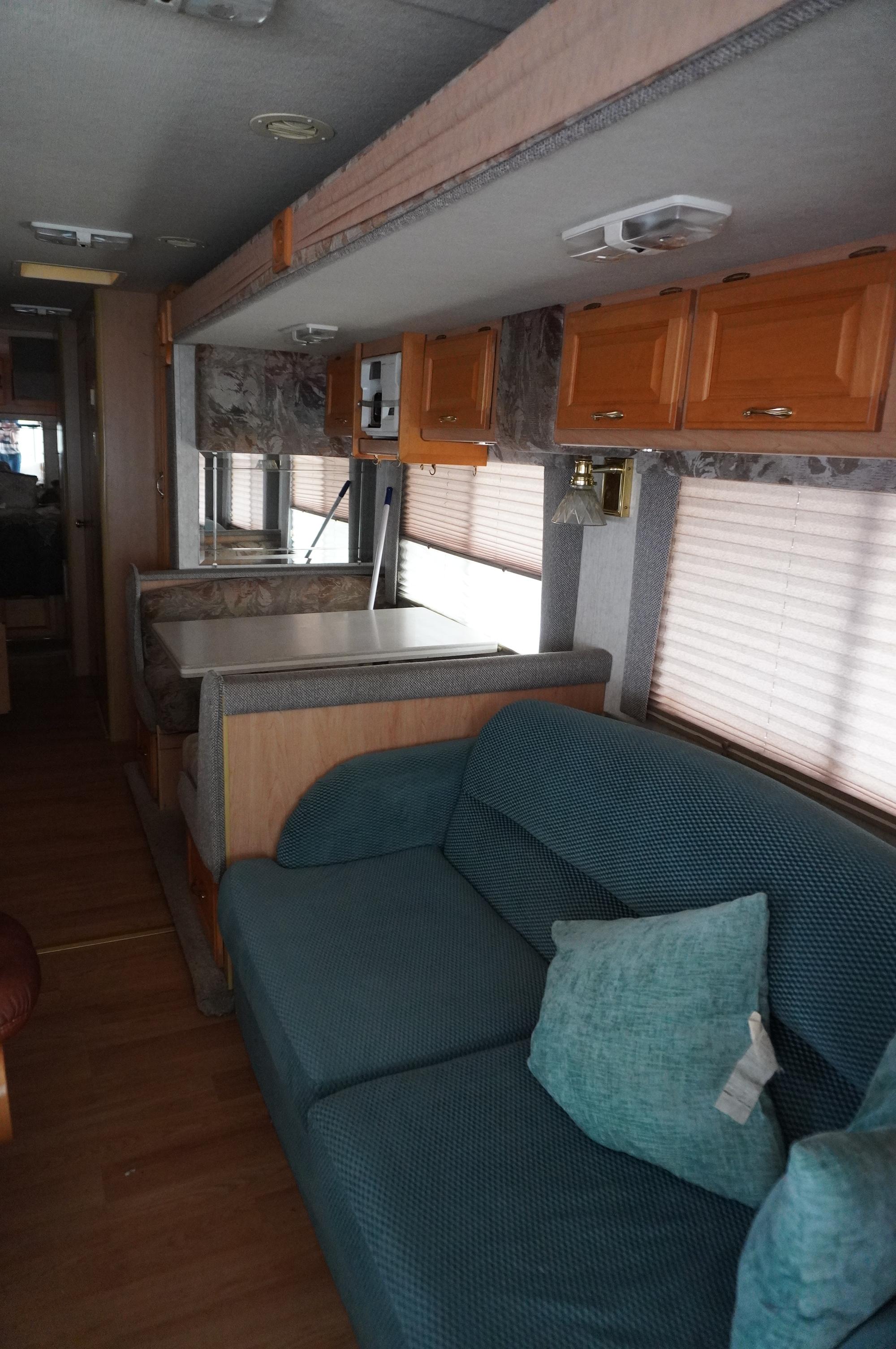 1998 Diesel Sun Voyager Bus By Gult Stream Motor Home 24 Valve 5.9 Diesel Engine