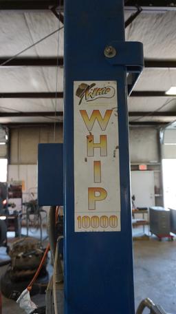 Whip 2-Post Lift