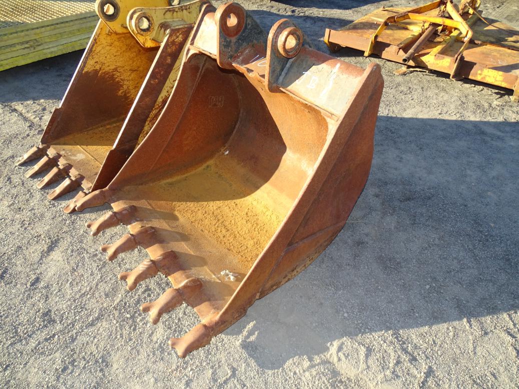 32in. Bucket