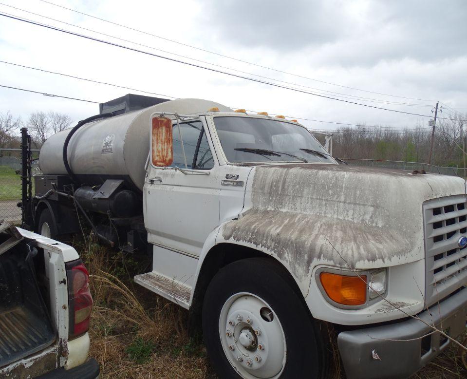 1994 FORD F SERIES OILER TRUCK