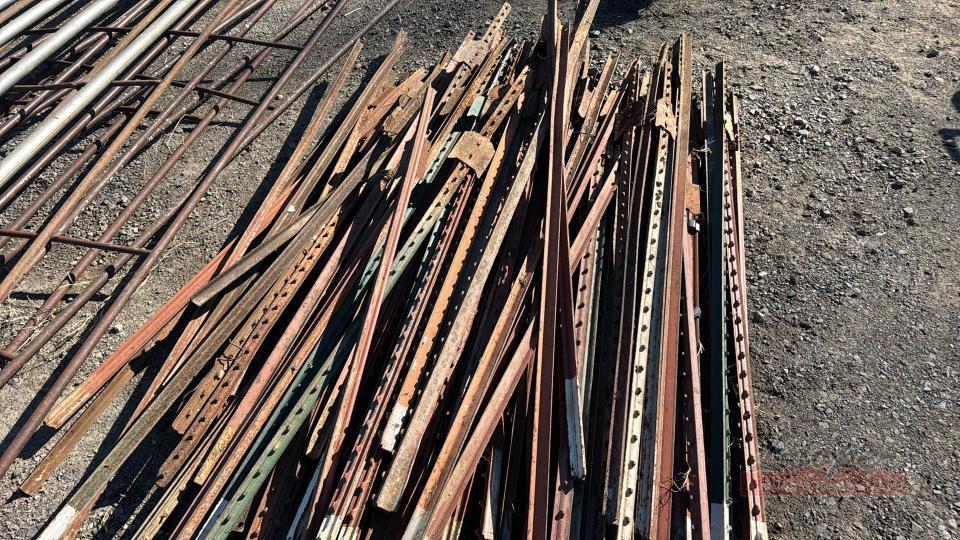 T posts - barbed wire - fence stays