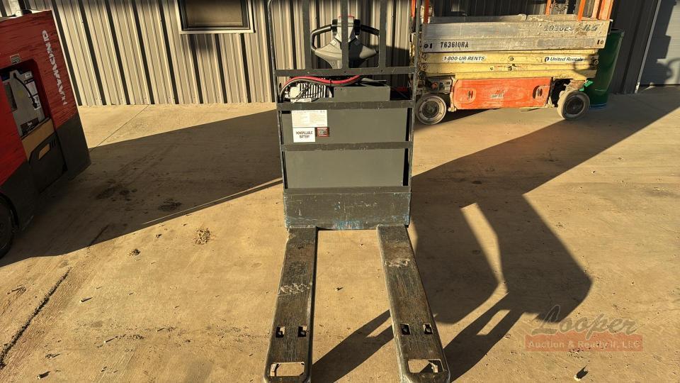 2018 Raymond 8210 Electric Pallet Jack