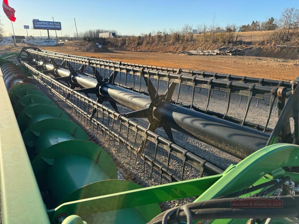 John Deere 635F Platform Head