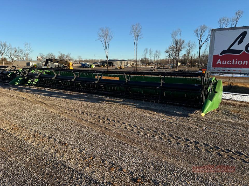John Deere 635F Platform Head