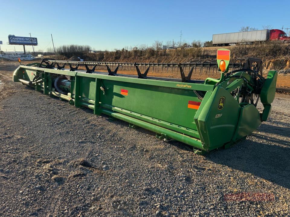 John Deere 635F Platform Head